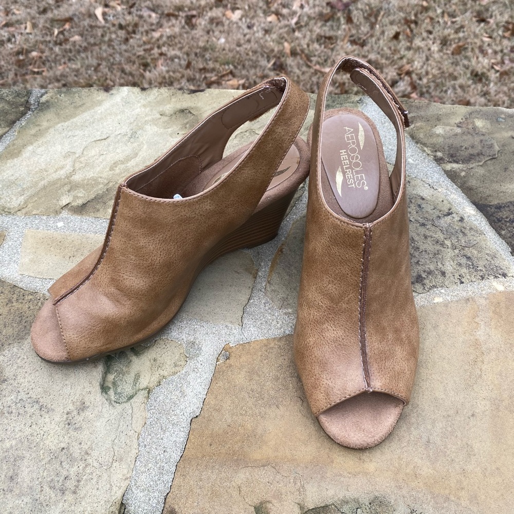 Aerosoles wedge sandal size 7 preowned in good condition